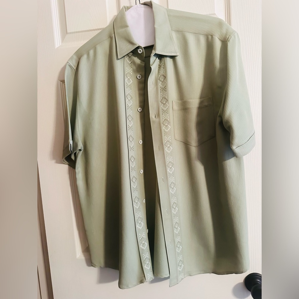 AWESOME SHIRT! CUBAVERA Guayabera Sage Green Men’s Designer Shirt Large Like New
